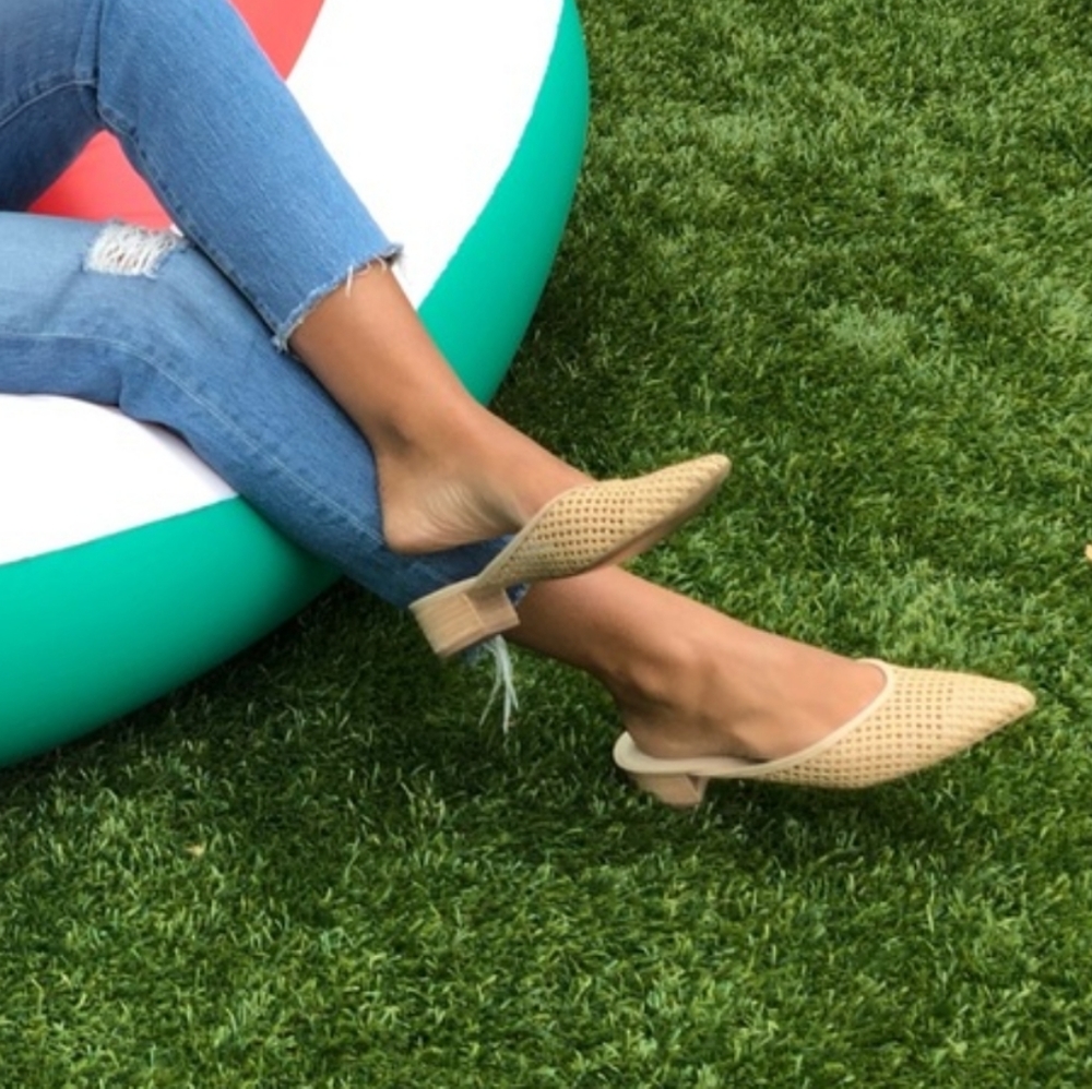 Cupcakes & Cashmere Leviana Mule Size 7